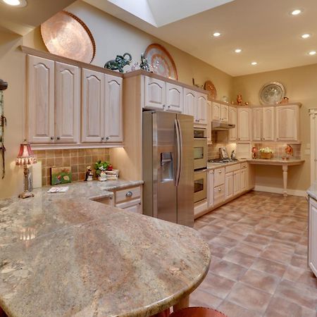 Beautiful Central Fayetteville Townhome With Views! Екстер'єр фото