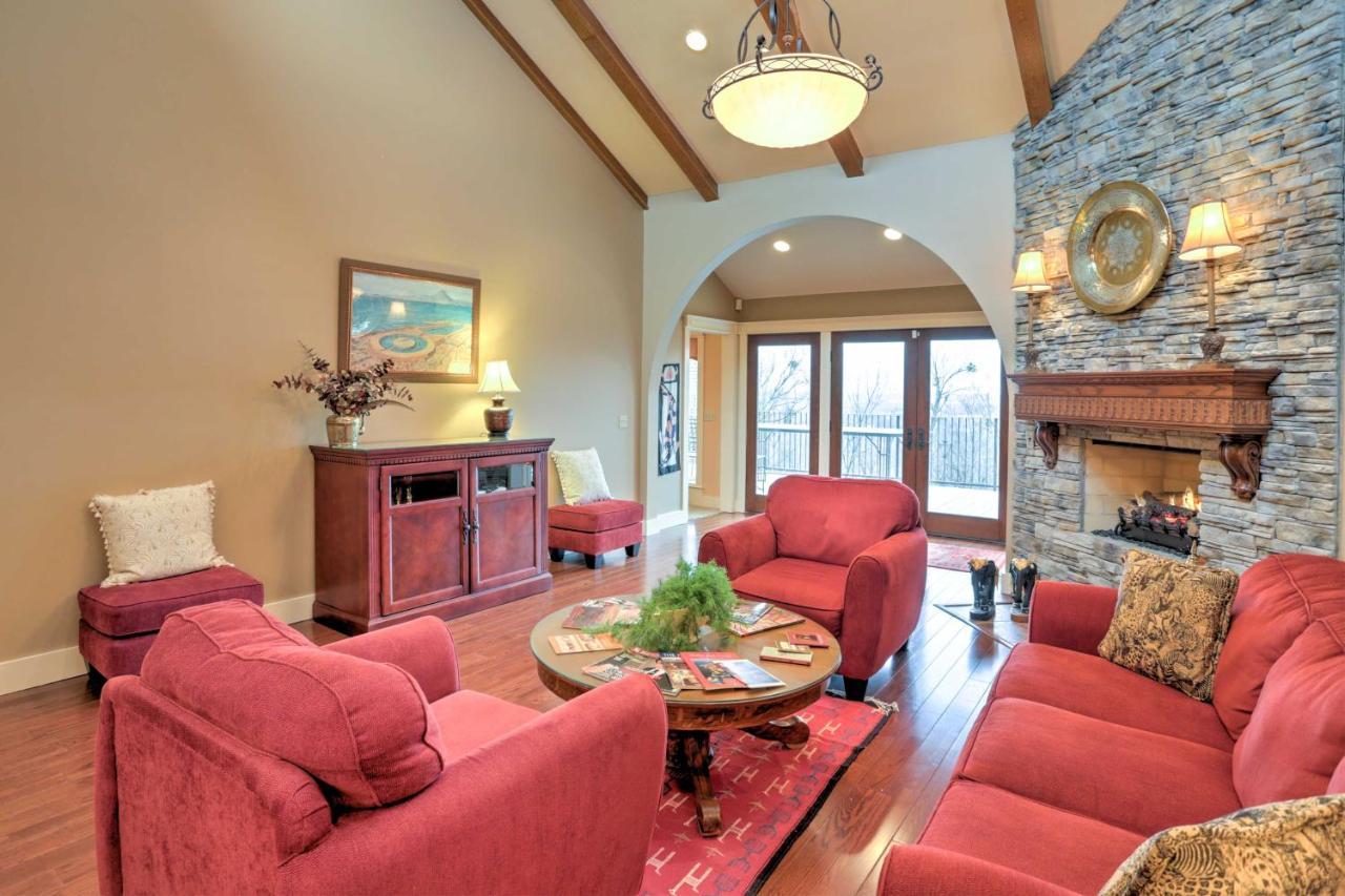 Beautiful Central Fayetteville Townhome With Views! Екстер'єр фото