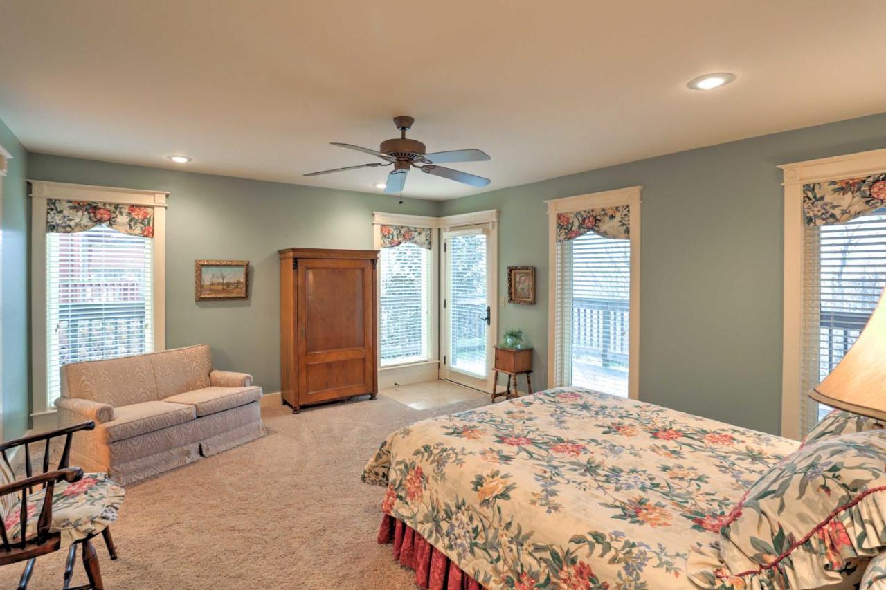 Beautiful Central Fayetteville Townhome With Views! Екстер'єр фото
