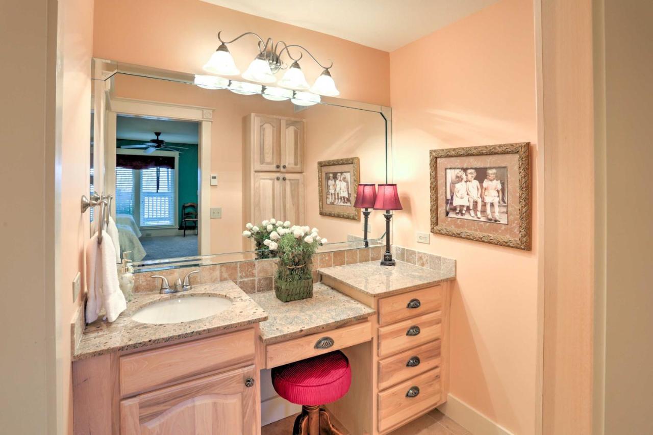 Beautiful Central Fayetteville Townhome With Views! Екстер'єр фото