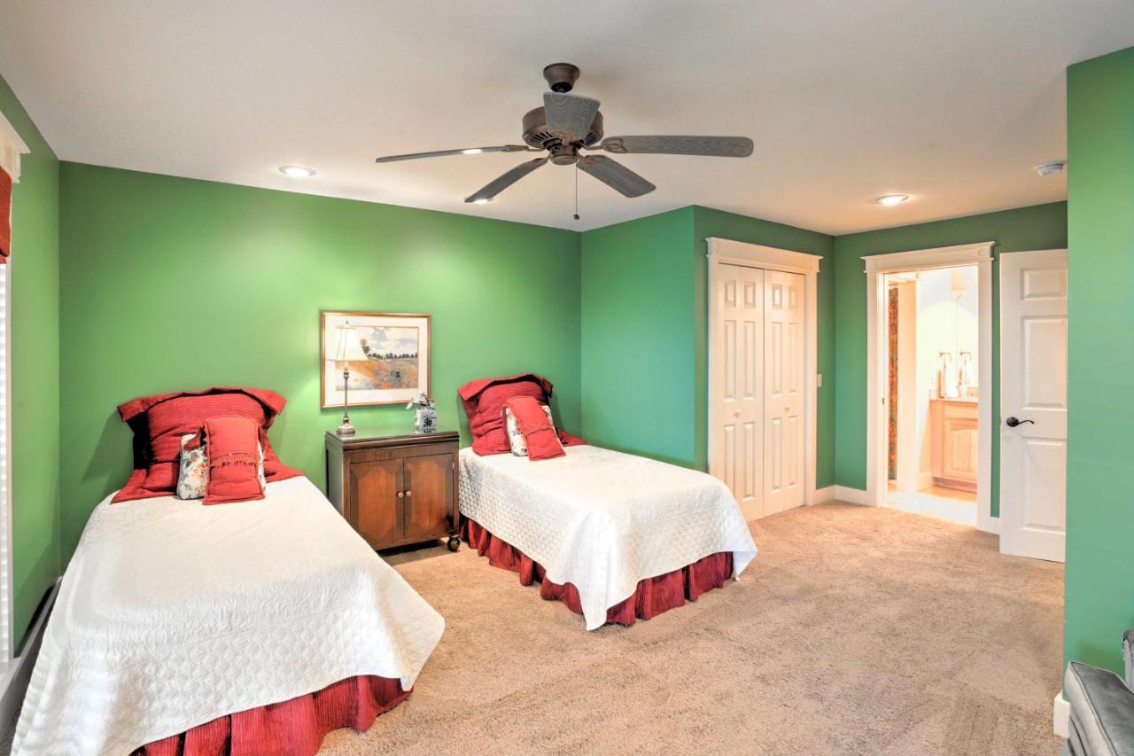 Beautiful Central Fayetteville Townhome With Views! Екстер'єр фото