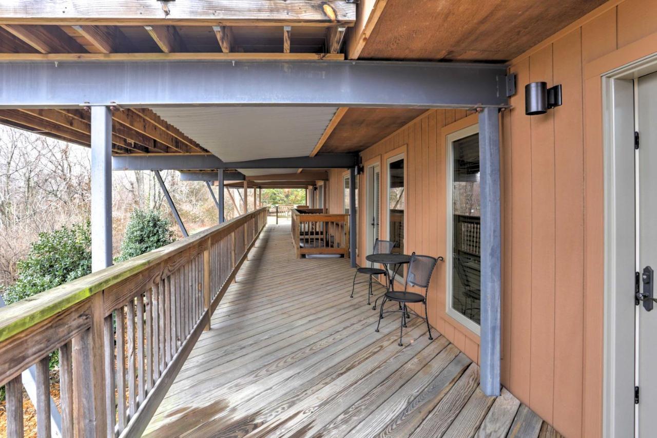 Beautiful Central Fayetteville Townhome With Views! Екстер'єр фото