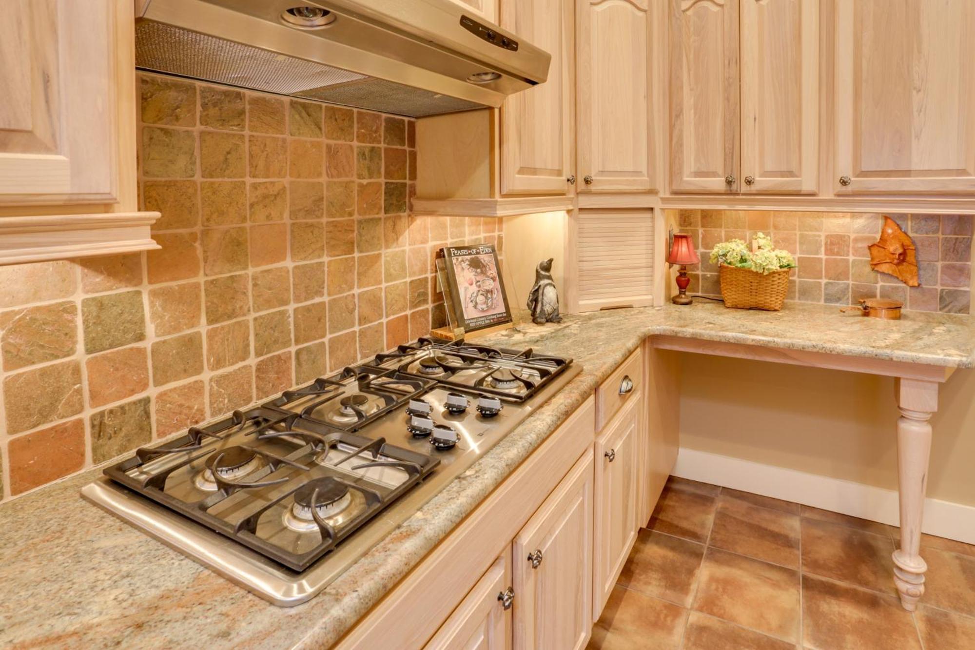 Beautiful Central Fayetteville Townhome With Views! Екстер'єр фото
